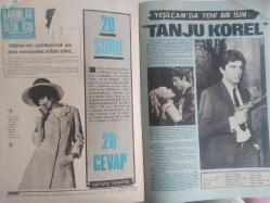 Pazar Haftalık Aktüalite Sinema Tiyatro Müzik ve Magazin Dergisi - 1 Temmuz 1967 - Sayı:562 - Ajda Pekkan - Sezer Güvenirgil - Zeynep Aksu Cüneyt Arkın'la Oynuyor - Aşk Sahneleri Tamer Yiğit'i Zayıflattı - Başa Gelen Çekilir Diyor - Gönül Yazar - Ajda Pekkan sinemayı Unuttu - Sinema Haberleri - Birsen Ayda - Tanju Gürsu - Nevin Nural - Erol Solak - Ünsel Aybek - Suzan Avcı, Kapıcısı ile Kavga Etti - Hanımlar Sizin İçin - Zeynep Berk - Tanju Korel - Yeşilçam'da Yeni Bir İsim - Sezer Güvenirgil'e Sessiz Boykot! fotoğraf ve haberi - Tam Takım Dergi