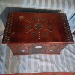 Masif Sandık ,Metal Süslemeli,Aynalı,Vintage