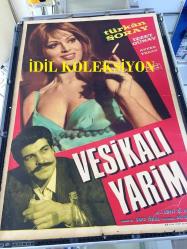 VESİKALI YARİM, 1968, FİLM AFİŞİ / POSTERİ - BÜYÜK BOY - ORİJİNAL - 100 X 70 cm EBADINDA - Original Turkish Big Size Movie Poster - Ömer Lütfi Akad, Safa Önal, Türkan Şoray, Aydemir Akbaş, Behçet Nacar, Hakkı Kıvanç, Necip Tekçe, İzzet Günay, Ayfer Feray, Semih Sezerli, Zeki Sezer, Aynur Akarsu, Selahattin İçsel, Yaşar Şener, Hakkı Haktan, Orhan Çoban - ŞEREF FİLM  - DÖNEMİNE AİT, ORİJİNAL İLK BASIMDIR