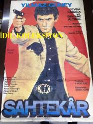 SAHTEKAR, 1972, FİLM AFİŞİ / POSTERİ - BÜYÜK BOY - ORİJİNAL - 99 X 67 cm EBADINDA - Original Turkish Big Size Movie Poster - Ertem Göreç, Volkan Kayhan, Yılmaz Güney, Atıf Kaptan, Mümtaz Ener, Sevda Karaca, Birtane Güngör, Renan Fosforoğlu, Yıldırım Önal, Diler Saraç, Müşerref Çapın, Süha Doğan, Ali Uyandıran, Mustafa Alabora, Eriş Akman, Yeşim Yükselen (DÖNEM AFİŞİ, İLK BASKI, RESTORASYONLU, ÇERÇEVELİ)
