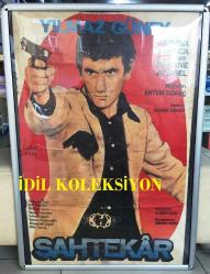 SAHTEKAR, 1972, FİLM AFİŞİ / POSTERİ - BÜYÜK BOY - ORİJİNAL - 99 X 67 cm EBADINDA - Original Turkish Big Size Movie Poster - Ertem Göreç, Volkan Kayhan, Yılmaz Güney, Atıf Kaptan, Mümtaz Ener, Sevda Karaca, Birtane Güngör, Renan Fosforoğlu, Yıldırım Önal, Diler Saraç, Müşerref Çapın, Süha Doğan, Ali Uyandıran, Mustafa Alabora, Eriş Akman, Yeşim Yükselen (DÖNEM AFİŞİ, İLK BASKI, RESTORASYONLU, ÇERÇEVELİ)