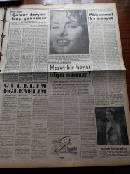 Ulus Gazetesi - 26 Ocak 1956 - İlham Gencer Ve Arkadaşları - Hüseyin Cahit Yalçın - Bir Demokrat Parti Milletvekili Komisyonda Dedi Ki Arjantin'de Bile Basına İspat Hakkı Tanınmıştır - Ordinaryüs Profesör Sıddık Sami Onar'a Göre Mevcut Kanunlarla Çanlara Ot Tıkanmış - Eisenhower Sıhhati İyi Olursa Aday Olacak - Egeliler Kasım Gülek'i Bağrına Bastı - Bülent Ecevit Köşe Yazısı - Doğubank -  İngiliz Amerikan Görüşmeleri Yazan Ahmet Şükrü Esmer - Radyolardan Seçmeler - Silviya Sevimli Model Karikatür - Baykara Altın Küre Karikatür - Akbank - Milli Namzetler İlk Maçta Dokuz Gol Attı - Ordu Takımının Şampiyonası Maçları - Sophia Loren - İngiliz Kraliçesi 2. Elizabeth Afrika'ya Gidiyor - Medyumların Akıl Dışı Kehanetleri - Yenilmez Türk Yaşar Doğu'yu Evinde Ziyaret Ederek Konuştuk - Tarihin Meşhur Sakallı Kadınları - Emin Soysal - Hergeleci İbrahim Pehlivan Yazan Celal Davut Arıbal - Hicret Canbazoğlu -  Fransız Yıldız Martin Carol