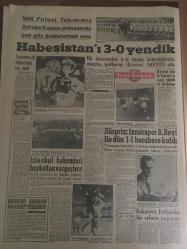 YENİ SABAH GAZETESİ  11 EKİM 1962 YIL :25 SAYI :8470---Af kanunu çıkardıktan sonra Meclis tatile  girecek ---Af Tasarısını  Adalet Komisyonu Dün Kabul Etti ---Trafik  cezaları  yüzde 200 artmalı --C.Gürsel İnönü ile Görüştü --Ecnebi  fillerinin  düblajı  yasak edildi --CHP ve AP milleti  birliğe  çağırıyor---Huzura Doğru :Siyavuşgil ---Boğazda  eğlenmeye  giderken  can verdi --Ceyhan da iki  kız  taksi Adana 'ya  kaçırıldı ---Atomla çalışan  otolar  yapılacak --Habeşistan  'ı  3-0 yendik --Sürpriz  :İzmir spor  B.Beyi ile dün 1-1  berabere  kaldı ---İstanbul  hakemleri  boykottan  vazgeçiyor --Kokotoviç  futbolda  bir reform  yapıyor --