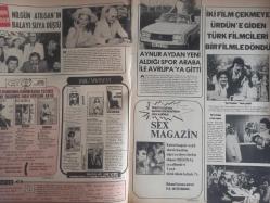 Pazar Haftalık Aktüalite Sinema Tiyatro Müzik ve Magazin Dergisi - 19 Mayıs 1977 - Sayı:1078 - Seher Şeniz - Gülay Alp - Nilgün Atılgan'ın Balayı Suya Düştü - Öztürk Serengil - Aynur Aydan Yeni Aldığı Spor Araba ile Avrupa'ya Gitti - İki Film Çekmeye Ürdün'e Giden Türk Filmcileri Bir Filmle Döndü - Yalçın Gülhan - Aysun Güven - Saadet Sun Altı Yıl Aradan Sonra Sinemaya Döndü - Elif Pektaş İzmir'de Sahne Sınavı Verecek - Ceyda Karahan İstediği Arabayı Almayan Sevgilisi Kaya Sabancı'yı Terk Etti - Seher Şeniz Meydan Okudu - Gülay alp - Aynur Akarsu Sahneye Çıkınca Sekse Veda Etti - Nina Carter - En Güzel Vücut Hatlarına Sahip Model Seçildi - Linda Clair - On Dokuz Yaşında Çıplak Modellerle Boy Ölçüşüyor fotoğraf ve haberi - Dergi Tam Değildir Sadece 14 Sayfası Mevcuttur