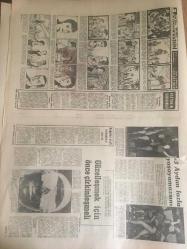 YENİ SABAH GAZETESİ 7 EKİM  1962 YIL :25 SAYI :8466----Yeni Gösteri Yürüyüşleri Kanunu Mecliste --Siyasi Af Kanunu Meclise Getiriliyor ----AP bugün İzmir ve Adana da  Miting  Yapacak --Milli  Koalisyonu  Bu Defa AP İstiyor --Sel  kurbanlarının  sayısı çoğalıyor ---Memleketin  ilk ve tek ihtiyacı :Huzur --AP Partileri Demokrasiyi Korumağa Davet  Etti ----Dokuz çıplak bir hamamda  ele geçti --Kral Faruk hakaret  davası için Miami  'ye  davet edildi ---Tiyatrohane  :Siyavuşgil ---Erkekler  kavga edince  kadınlar  birbirine  girdi ---Brigitte Bardot dan  tehlikeli ---Menhus bir  hastalık genç  çifti  tehdit  ediyor ---Futbol sahalarının meçhul bir takımı  :Habeşistan --İhtilalcilerde  Yemen İmamı  Yaşıyor Dedi --Amerikalı  bir kadın Binbaşı  Mahkum Oldu --Fenerbahçe ,Altınordu 'yu Mithatpaşa  da 1-0  yenebildi --B.Spor ,Feriköy den  iki puan aldı :1-0--H.Tepe  A.Gücü 'nü  dün 1-0  mağlup etti ---Galatasaray  bugün  K.Spor la  oynuyor --