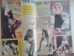 Pazar Haftalık Aktüalite Sinema Tiyatro Müzik ve Magazin Dergisi - 7 Nisan 1977 - Oscar Harris - Başak Doğru - Nisa Serezli - Tahir Kutsi Makal - Mithat Perin - Ümit Utku - Ümit Utku - Neco - Oya German - Suna Yıldızoğlu - Aliye Rona - Kayhan Yıldızoğlu - Muazzez Arçay -Nisa Serezli ile Müjde Ar Bir Araya Geldi - Memduh Ün Arzu Okay'ı İlk Kez Bir Filminde Deniyor - Engin Orbey - Bahar Erdeniz - Serdar Gökhan - Nevin Nuray - Aşkın Meram - Elif Pektaş - Mahmut Hekimoğlu - Alev Altın - Seher Şeniz - Şeyda Senem - Yaprak - Mine Mutlu - Figen Han - Aynur Akarsu - Romina Terry - Müfit İlkiz - Savaş Eşici - Melek Görgün - Alison Begg - Carol Stein - Kartal Tibet - Ekrem Bora - Funda Gürçen - Nejat Gürçen - Yonca Yücel fotoğraf ve haberi - Dergi Tam Değildir Sadece 18 Sayfası Mevcuttur - Dergi Kapağı Yoktur