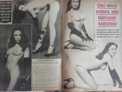Pazar Haftalık Aktüalite Sinema Tiyatro Müzik ve Magazin Dergisi - 31 Mart 1977 - Sayı:1071 - Arzu Okay - Tülay Karaca - Mine Sun Bir Mide Kanaması Geçirdi - Film İthalcileri Yabancı Film Sorununu Tartıştı - Şantöz Funda - Fikret Hakan'la Film Çevirecek - Tevfik Gelenbe Doğum Gününü Sahnede Kutladı - Yılmaz Köksal Yeniden Film Setlerine Döndü - Ünsal Emre - Memduh Ün - Cüneyt Arkın - Banu Alkan - Melek Görgün - Selma Güneri Dokuz Yıllık Aradan Sonra Yeniden Plak Doldurmaya Başladı - Arzu Okay Yeni Aşkını Gizliyor - Meral Zeren Selami Şahin Ayrılığa Dayanamadılar - Tülay Karaca Bir Ay Avrupa'da Dans Edecek - Tülay Tansu Film Çevirmekten Korkuyor - Anna Chen fotoğraf ve haberi - Tam Takım Dergi