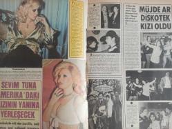 Pazar Haftalık Aktüalite Sinema Tiyatro Müzik ve Magazin Dergisi - 24 Mart 1977 - Sayı:1070 - Brigitte Koch - Canan Candan - Filiz Akın - İlker İnanoğlu - Arabalılar Kervanına Selda Aşkım da Katıldı - Şarkıcı Yeliz ''Bu Ne Dünya Kardeşim'' Filminde - Nisa Serezli Sinemada - Uğur Böcekleri - Şantöz Yaprak Erkeğini Bulursa Sinemayı da Sahneyi de Bırakacak - Sevim Tuna Amerika'daki Kızının Yanına Yerleşecek - Orhan Aksoy - Fatma Girik - Müjde Ar Diskotek Kızı Oldu - Ferhan Şensoy - Mahmut Cevher - Stephane Marianne fotoğraf ve haberi - Dergi Tam Değildir Sadece 10 Sayfası Mevcuttur