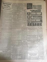 YENİ SABAH GAZETESİ 3 EKİM 1962 YIL :25 SAYI :8462---Ankara 'da İnönü Aleyhtarı bir Nümayiş Yumrukla Bastırıldı --Tünel 'in  kayışı  gecikti --Kurutluoğlu  Kusur  Hastanede Dedi --Özlen  Yetkin  'e  sert cevap  verdi ---Gece yarısı  su içinde kaldılar --Senato 'nun  gizli celsesine  Milletvekili  kabul  edilmedi ---Bir Firarinin  Düşündürdükleri :Siyavuşgil --Açıkta gıda satışları bir türlü  önlenemiyor ----Sinemalar :Atlas :Kızım İçin ,İnci :Meteliksiz Aşıklar ,Saray :Cehennem Ateşi --İmam Hasan 100 bin  kişilik  ordu topladı ---Amerika  da  ırk  ayrımı  tarafları  olan 2214  kişi  nezarette --B.B-Sami Frey ile Evlenecek mi ----Galatasaray ,Polonya 'nın  Bytom  takımı  ile karşılaşacak --Fenerbahçe -All Strsa bu gece oynuyor --Altınordu İstanbul da çok iddialı --Spajiç ,Beşiktaş idare heyetini  dün itham etti ---