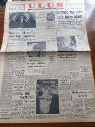 Ulus Gazetesi - 1 Aralık 1953 - Hüseyin Cahit Yalçın - Sudan Mısır'la İşbirliği Yapacak - Sedat Simavi Aleyhine Açılan Dava - Nihat Erim - Amerika Pakistan Görüşmeleri - Amerikada Demokratlar Eisenhower'i Tenkid Ediyor - Amme Enstitüsünde Basın Konferansı - Ordu'da Darlık Başgösterdi - Afyon'dan Adnan Menderes'e Cevap - Güzel Gözlü Yosma Yazan Pierre Decourcelle Yazı Dizisi - Tütün Yazan Emin Erişirgil - Kızılların Kore'ye Dair Teklifi - 9 Güzel Model Tokyo Yolunda - Denizler Hakimi Filmi - Durmadan 275 Saat Piyano Çalan Adam Heintz Arntz - Ho Si Minh'in Teklifi Vietnam'da Heyecan Uyandırdı - Ölümü Münasebetiyle Üstad Veli Kanık - Kara Gücünden Sabahattin 7 Golle Birinci - Kayak Federasyonu Antrenörü Getiriyor - Baykara'nın Serüvenleri Gecenin Kanatları Çizgi Roman -  Dedektif Bil Morton Esrarlı Şato Çizgi Roman - Cenubi Amerikan Ses Yıldızı Alda Regis - Français Emaye Gaz Sobaları - Güven Otobüsleri