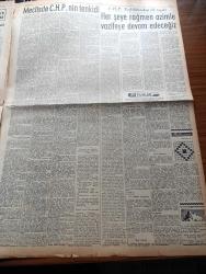 Ulus Gazetesi - 10 Aralık 1953 - Hüseyin Cahit Yalçın - Mecliste CHP'nin Şiddetli Tenkidleri - Avni Doğan - Sırrı Atalay - Hamdi Orhon - Kamil Boran Tehdit Edildi - CHP Teşkilatı Her Şeye Rağmen Azimle Vazifeye Devam Edeceğiz - Birleşik Amerika Yabancı Faaliyetler İdarecisi Stassen Ankara'ya Geliyor - Et Kombinasının Temeli Atıldı - Başbakan Adnan Menderes'i Protesto - Güzel Gözlü Yosma Yazan Pierre Decourcelle Yazı Dizisi - Ulus'un Resimli Romanı Silviya İskoçya'da - Atom Birliği Planını Rusya Kabul Edecek Mi - Merzifon Belediyesi Demokrat Partili Olmayana Kömür Vesikası Vermiyor - Muhabank - Don Kişot'un Hatırlattıkları Yazan Çetin Altan - Ligler Tehir Edilmiyor - İkinci Küme Voleybol Birincilikleri - Baykara'nın Serüvenleri Gecenin Kanatları Çizgi Roman - Akdeniz'de Bir Komando Hareketi Yazan A.N.A Yazı - Kamspor Kupası Basketbol Maçları - Havagücünden 2 Futbolcu Adalet İle Anlaştı - Ali Babanın Oğlu Filmi - Yüz Elli Metre Uzunluğundaki Balık Oltası - Türkocağı Sinemasında - Derman