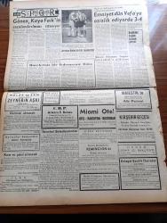 Ulus Gazetesi - 17 Ocak 1958 - Dünya Yepyeni Bir Devrin Eşiğinde Bulunmaktadır - Suni Ay Gezisi - Tevkif Edilen Subaylar Hakkında Bir Açıklama - Dış Politika Konusu CHP Meclis Grubunda - Kıbrıs Hakkında MacMillan'ın Demeci - Bütçe Komisyonunda Ege Üniversitesinin Bütçesi Görüşüldü - Ankara'da Et Sıkıntısı Artıyor - Başkente Bir Resim Galerisi Yapılacak - Vatan Yolunda Milli Mücadele Hatıraları Yazan Yakup Kadri Karaosmanoğlu Yazı Dizisi - Ali Rıza Erem - Bülent Ecevit Köşe Yazısı - Kızıl Çin Latin Alfabesine Mi Geçiyor - Demokrat Parti Yönetim Kuruluna İşten El Çektirildi - Bulganin'in Öğütleri - Tekel Depolarının Koridorları Röportaj Örsan Öymen - Dulles Aleyhinde Ki Kampanya - Silviya Latin Aşığı - Baykara Attila'nın Eli Çizgi Roman - Ankara'da Et Sıkıntısı - Ferit Melen'in - 4 Ölüm Cezası Gündeminde - Beşiktaş Antrenörü Remomdini - Avrupa Boks Birliği Toplantısı - Şinasi Ataman Bugün İstanbul'a Gidiyor - Fenerbahçe Beşiktaş Maçı - Arnavutköy Amerikan Koleji Voleybolcuları Geliyor