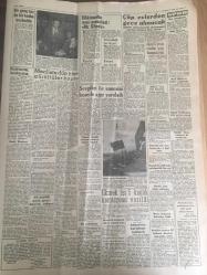 YENİ SABAH GAZETESİ  6 OCAK 1962 YIL :24 SAYI :8197--Meclis te dün yine  gürültüler koptu ---Yüksek  tahsilli  kızlara mecburi  hizmet istendi --Nezih  Kuzbari  siyasi polisi de  dolandırmış --Ruslar  iltica  hadisesinden  telaşlandılar --İçinde  70.000 lira olan çanta  çalındı --Devletin  Kitapçılığı :Siyavuşgil ---Altı  aylık  gurbetin  mükafatı  500 liradır --Kongo da Federal Hükümet Kurulacak --Lübnan da tevkifler  hala devam ediyor ---Sinema :Siyah Orfe  --Skandal  avukatı son nefesini  uykusunda verdi --Güreş Federasyonunda Değişiklik  Yapılacak ----Galatasaray ve Fenerbahçe de  hava henüz  yatışmadı --Naci ,Hilmi ve Lefter çalışmaya  katılmadı --Beşiktaş G.Birliği Vefa İstanbulspor ---Can sakatlandı ama oynayacak ---