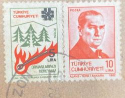 Mektup Zarfından Kesilmiş / Postadan Geçmiş İkili Pul Filateli - Damgalı - ATATÜRK, 10 LİRA / ORMANLARIMIZI KORUYALIM , 5 LİRA  - Türkiye Cumhuriyeti