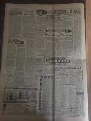 YENİ SABAH GAZETESİ  3 ŞUBAT 1962 YIL :24 SAYI :8225---Ankara da günün konusu  :Huzur --Gürsel 4 Partinin  Liderleri ile Dün Bir Toplantı Yaptı --Beşer  'in  Ankara 'yı  terk talebi reddedildi --Memur  ve işçiler tüccardan çok vergi  ödüyor --Bayar kanama  geçirdi --Dış  borçlar  1961 de  116 milyon dolar arttı --Aydın-Muğla yolunu sel  gölleri kapattı ---En kötüsü yine  iyi :Siyavuşgil --Sinemalar :Atlas :Utanmayanlar ,Emek :Mesut Yıldönümü ,İnci :Şeytanın Kılıcı ,Konak: Unutulmayan  Hatıralar ,Küçük Emek :Çifte Tehlike ---1999 yılı insanlık dönüm noktası olacak ---Yeni  Rock  Kralı Vince :Ben şeytan  değilim diyor --Metin Palermoda  Sabote Ediliyor --Haftanın  maçını bugün Fenerbahçe  ile Vefa oynuyor --Galatasaray şirket oluyor --Yunan genç  Milli Takımı İddialı Geliyor --