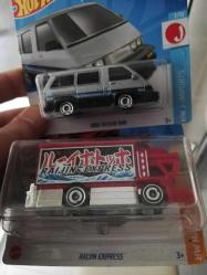 Kırmızı olan TH model hot wheels metal raijin express + 1986 Toyota van model araba set koleksiyon dekor hediye nostalji tasarım süs hobi eğlence vintage aksesuar retro ölçekli araçlar