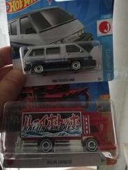 Kırmızı olan TH model hot wheels metal raijin express + 1986 Toyota van model araba set koleksiyon dekor hediye nostalji tasarım süs hobi eğlence vintage aksesuar retro ölçekli araçlar