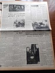 Ulus Gazetesi - 22 Mart 1958 - Üniversiteli Gençler CHP'lilere Dert Yandı - Marmara İki Cesedi Daha Geri Verdi - Milli Savunma Eğitim Kursları Nisan'da Başlıyor - Sanat Hayatımızın Acı Kaybı Ferdi Tayfur Öldü- Prenses Margaret - Meclis Pazartesiye Açılıyor - Komünistler Bir Treni Havaya Uçurdular - Türkiye Suriye Sınırına Mısırlılar Yerleştiriliyor - İran Şahı Süreyya'dan Sevgilim Diye Bahsetti - Bugün Ramazan - Karapürçek Yazan M. Sunullah Arısoy Yazı Dizisi - Türk Amerikan Derneğinin Davetlisi Dave Bruberk Caz Kuarteti - Havilland Pudrası - Kıbrıs İçin Londra'da Görüşme Yapılıyor - SEATO'nun Dördüncü Toplantısı Başarı İle Sona Erdi - Yakup Kadri Karaosmanoğlu - Divriğililer Gecesi - Muzaffer Sarısözen - Kafka'dan Milena'ya Mektuplar Çeviren Adalet Cimcoz Yazı Dizisi - İtalya'da Devlet Ve Kilise Birbirlerine Girdiler - Hindistan Komünist Mi Oluyor - Silviya Kabiliyet Avcısı Çizgi Roman - Baykara Attila'nın Eli Çizgi Roman - Anthony Eden Hatıralarını Yazıyor - Balkan Kros Şampiyonası