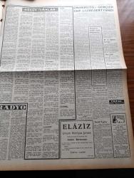 Ulus Gazetesi - 22 Mart 1958 - Üniversiteli Gençler CHP'lilere Dert Yandı - Marmara İki Cesedi Daha Geri Verdi - Milli Savunma Eğitim Kursları Nisan'da Başlıyor - Sanat Hayatımızın Acı Kaybı Ferdi Tayfur Öldü- Prenses Margaret - Meclis Pazartesiye Açılıyor - Komünistler Bir Treni Havaya Uçurdular - Türkiye Suriye Sınırına Mısırlılar Yerleştiriliyor - İran Şahı Süreyya'dan Sevgilim Diye Bahsetti - Bugün Ramazan - Karapürçek Yazan M. Sunullah Arısoy Yazı Dizisi - Türk Amerikan Derneğinin Davetlisi Dave Bruberk Caz Kuarteti - Havilland Pudrası - Kıbrıs İçin Londra'da Görüşme Yapılıyor - SEATO'nun Dördüncü Toplantısı Başarı İle Sona Erdi - Yakup Kadri Karaosmanoğlu - Divriğililer Gecesi - Muzaffer Sarısözen - Kafka'dan Milena'ya Mektuplar Çeviren Adalet Cimcoz Yazı Dizisi - İtalya'da Devlet Ve Kilise Birbirlerine Girdiler - Hindistan Komünist Mi Oluyor - Silviya Kabiliyet Avcısı Çizgi Roman - Baykara Attila'nın Eli Çizgi Roman - Anthony Eden Hatıralarını Yazıyor - Balkan Kros Şampiyonası