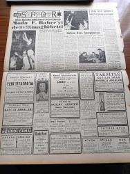 Ulus Gazetesi - 22 Mart 1958 - Üniversiteli Gençler CHP'lilere Dert Yandı - Marmara İki Cesedi Daha Geri Verdi - Milli Savunma Eğitim Kursları Nisan'da Başlıyor - Sanat Hayatımızın Acı Kaybı Ferdi Tayfur Öldü- Prenses Margaret - Meclis Pazartesiye Açılıyor - Komünistler Bir Treni Havaya Uçurdular - Türkiye Suriye Sınırına Mısırlılar Yerleştiriliyor - İran Şahı Süreyya'dan Sevgilim Diye Bahsetti - Bugün Ramazan - Karapürçek Yazan M. Sunullah Arısoy Yazı Dizisi - Türk Amerikan Derneğinin Davetlisi Dave Bruberk Caz Kuarteti - Havilland Pudrası - Kıbrıs İçin Londra'da Görüşme Yapılıyor - SEATO'nun Dördüncü Toplantısı Başarı İle Sona Erdi - Yakup Kadri Karaosmanoğlu - Divriğililer Gecesi - Muzaffer Sarısözen - Kafka'dan Milena'ya Mektuplar Çeviren Adalet Cimcoz Yazı Dizisi - İtalya'da Devlet Ve Kilise Birbirlerine Girdiler - Hindistan Komünist Mi Oluyor - Silviya Kabiliyet Avcısı Çizgi Roman - Baykara Attila'nın Eli Çizgi Roman - Anthony Eden Hatıralarını Yazıyor - Balkan Kros Şampiyonası