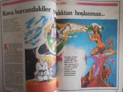 Erkekçe Aylık Aktüalite Sinema Tiyatro Müzik ve Magazin Dergisi - Ocak 1985 - Pembe Mutlu - Marilu Tolo - Çiğdem Tunç - Necdet Calp - Kur'an Das Kapital ile Savaşıyor - Avrupa'nın En Büyük Havaalanını Bir Türk Yönetiyor - 1984'ün Bir Numaraları - Uçtu Uçtu... - İşte Sony'nin Babası - Test - - Masal Kız - Aziz Nesin - Aşk Neyledi Sübyanı?  - Dırdırcı Kadınları Ne Yapmalı? - Kısırlık Tedavi Edilebilir - Aerobik - John Barrybore - Düşman Kardeşler - Sihirli İksir - - Çiğdem Tunç -  - Neşeli Fıkralar - Düşünelim, Eğlenelim - Ayın Takvimi: Lory Del Santo - Pembe Mutlu Posteri fotoğraf ve haberi