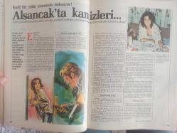 Erkekçe Aylık Aktüalite Sinema Tiyatro Müzik ve Magazin Dergisi - Şubat 1985 - Arzu Ece - Bedri Baykam'ın Objektifinden: Lisa - Nazlı ile Neşe - Sahne - Restoranlar - Turgut Özal, Erdal İnönü, Halil Tunç - Truva Nasıl Yağma Edildi? - Ayşe'den Ne İstediler? - Moskova'da İki Avrupa Güzeli - Alsancak'ta Kan İzleri - Kan Yüzüğü - Aziz Nesin - ''Jimnastik''le Düzeltilmeyecek Kusur Yok - Arzu Ece  - Bedri Baykam'ın Objektifinden Lisa - Test - Beyaz Düşmana Ölüm - Pancho Villa -- Poker Gecesi - Martialis'ten Hicviyeler - Aerobik - Düşünelim, Eğlenelim - Yılın Güzeli Armağanları - Neşeli Fıkralar - Erkekçe Tavsiyeler - Ayın Takvimi: Laura Gemser - Lisa Posteri fotoğraf ve haberi - Ayın Takvimi Eki Mevcuttur - Posterli Tam Takım Dergi