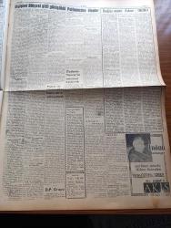 Ulus Gazetesi - 8 Ocak 1959 - İstanbul Sirkeci'de Patlama - Patlamada Ölenlerin Sayısı 24'e Yükseldi - Kazanın Sebebi 300 Kilo Dinamit - Patlama Yerinden Resimler - Siyasal Bilgilerde Genel Kurul Hadisesi - Meclis'te Otomobil Saltanatı Tenkid Edildi - Dışişleri Bütçesi Gizli Görüşüldü - Kuklalar Oktay Verel Yazı Dizisi - Neron Yazan Çizen Yalçın Çetin - Musiki Dünyası - Gaziantep Filarmoni Derneği - Amerika Gazetecilik Profesörü Mr. Harris'in İkinci Semineri - Bülent Ecevit'in Soruları - Gazeteci Özdemir Tuncer'in Cenazesi Kaldırıldı - Değişmeyen Adam İsmet İnönü - Küba İhtilalinin Galibi Fidel Castro - Memetle Memet Yazan Ve Çizen Tonguç Yaşar - Baykara Tutsak Çizgi Roman - Ankara İstanbul Radyosu Programı - Küçük İlanlar - Tiyatrolar - Safa Yalçuk Federasyonu Hakkında Söylentiler - Güreş Milli Takımımızın Amerika Seyahati İçin Çalışmalar Devam Ediyor - Beykoz İle İstanbulspor Yenişemedi - Squibb İlaçları - Ankara Profesyonel Ligi'nde Son Hafta Karşılaşmaları - Sayar Seyahat Ve Turizm