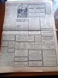 Ulus Gazetesi - 4 Ocak 1959 - Bütçe Komisyonunda Müessif Olaylar - Demokrat Parti Milletvekili CHP Ve İsmet İnönü'ye Karşı Çirkin Sözler Kullandı - İçişleri Bütçesi Görüşmeleri - İstanbul'da Cumhurbaşkanı Celal Bayar Başbakan Adnan Menderes Bakanlar Gizli Görüşme Yaptı - Merzifon'da Demokrat Partililer Karakolu Basmıştır - Aya Giden Füze Yarı Yolu Aştı - 1958 Yılı İhracatı Çok Düşük - CHP 14. Kurultayının Hazırlıkları Bitiriliyor - Çukurova'nın Kurtuluşunun 37. Yıldönümü - Sovyetlerin Fırlattıkları Füzeyi Amerika Heyecanla Takip Ediyor - Kuklalar Yazan Oktay Verel Yazı Dizisi - Salahattin Hakkı Esatoğlu - Doktor Rasim Yaşat'ın Çocuk Esirgeme Kurumuna Bağışı - Sanat Okulları Sınav Yönetmeliği Değişti - Küba'da Askeri Kurul Başkanı Albay Egenio Cantillo Tevkif Edildi - Beşiktaş Kasımpaşa'yı Dün Farklı Yendi - Kabak Kardeşler Mağazası - Hacettepe Dördüncü Takım Olarak Kaldı - Kulüp Vagon Pavyon - Karagümrük İstanbulspor'u Yendi