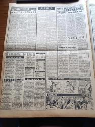 Ulus Gazetesi - 7 Ocak 1959 - İstanbul'da Büyük Bir Patlama Oldu Üç Bina Havaya Uçtu 17 Öldü 159 Yaralı Var - Patlama Tan Matbaasının Arkasında Türkiye Ecza Deposunun Orada Oldu - Feci Olayın Sebebi Henüz Bilinmiyor - Saat 24'e Kadar Belli Olan Ölü Ve Yaralılar - Felaket Ve Ankara Radyosu - Dün Futbol Federasyonu Başkanı Orhan Şeref Apak VE Beden Terbiyesi Genel Müdürü Şinasi Ataman Ani Olarak Değiştirildi - Yakup Kadri Karaosmanoğlu - Kasım Gülek'in Kıbrıs Konusunda Demeci - Üç Gün Önce 36 Puanla Çökmekten Kurtulan Batı Uygarlığı Dün Yıkıldı - İstanbul'da Fırtına Hasara Sebep Oldu - Kozmik Roket Güneş Çevresinde Dönüyor - Kuklalar Yazan Oktay Verel Yazı Dizisi - Basın Suçlarının Affı Düşüncesi Bir Hükümet Sırrı Olabilir Mi - Goethe'nin Kalemiyle Batista'lara Öğütler Yazan Leyla Çambel - Yurdakul Mehteroğlu - Demokrat Parti'nin 13. Kuruluş Yıldönümü - Ulus Çocukları - Memetle Memet Yazan Ve Çizen Tonguç Yaşar - Baykara Tutsak Çizgi Roman - İstanbulspor'un Kozu İhsan - Beşiktaş Takımı