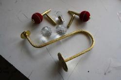 GOLD RENK KOL BAĞI PERDE TUTUCU VE 2 ADET FON DEMİRİ TOPLU SATIŞ    DETAYLAR RESIMLERDE (DELİKLİ RAF,