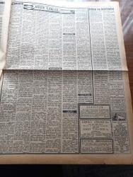 Ulus Gazetesi - 5 Nisan 1959 - CHP Tertipli Seçimin İçyüzünü Açıkladı - Partizanlık Uğrunda Hür Dünya Karşısında Türkiye Parlamentosunun İtibarı Zedelendi - Beyhan Cenkçi'nin Savcılıkta İfadesi Alındı - Radyoevinin Bir Kısmı Yıktırılacak Hipodrom Da Parsellenecek - Viyolonist Gülden Aruman'ın Konseri - Yakup Kadri Karaosmanoğlu - Bozuk Sigaralar - NATO'nun 10. Yıldönümü Kutlandı - Kuklalar Yazan Oktay Verel Yazı Dizisi - Tarihte Bugün Gazi Osman Paşa'nın Ölümü - İrtica Ve İnkılaplar Karşısında Zafer Yazan Muammer Aksoy - Ankara Players Adlı Tiyatro Grubu - Komünist Çin Tibet'e 100.000 Kişilik Kuvvet Gönderiyor - Ekmekler Yine Bozuk Çıkıyor - İsviçre'de Basın Hürriyeti - Baykara Tutsak Çizgi Roman - Türkiye Fransa Ordu Maçı Bugün Oynanıyor - Boks Ajanı Halit Denli - Demirspor 3 Hacettepe 0 - Milli Takım Adayları Beyoğluspor'u Dün 4 0 Mağlup Etti - Fenerbahçe İle Şeker Hilal Oynuyor - Çakır Eminem Türk Filmi Başrolde Fatma Girik Ahmet Tarık Tekçe - Cavga Dans Öğretim Stüdyosu
