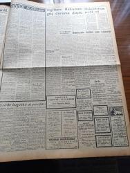 Ulus Gazetesi - 31 Mart 1957 - Kıbrıs'ta Rumlar Taşkınlığa Başladı - Lord Salisbury'nin İstifası Üzerine İngiltere Hükümeti Güç Duruma Düştü - Hüseyin Cahit Yalçın - Kuzey Afrika İçin Paris'te Nümayiş - Doktor Kamil Kırıkoğlunun Duruşmasına Dün Gizlilik Kararı Verildi - Ankara'nın En Büyük Kütüphanelerinden Umumi Kütüphane - Kasım Gülek'in İfadesi Alındı - Mısır Devlet Reisi Nasır Tehdide Baş Eğmeyeceğiz  Dedi - İzmir de Bugünkü At Yarışları - Demiryolu İşçileri Zam İstiyorlar - Devlet Kuşu Yazan Orhan Kemal Yazı Dizisi - Ticaret Lisesinde Kahramanlık Günü - Tamek Marmeletları - Yakup Kadri Karaosmanoğlu - Vita Yağ - Yapı Ve Kredi Bankası - Peri Masalı Sona Erdi Marlon Brando İle Nişanlısı Fransız Balıkçı Kızı Ayrıldılar - Bir Gerçek Sanatçı Şarlo Charlie Chaplin Yazı Dizisi - Lider Ankaragücü Mağlup - Havilland Krem - Vefa Galatasaray'ı Dün Terletti - Karmen Gömlek Atölyesi - Gazetecilerin Bugünkü Maçı - Futbol Federasyonu Tek Seçicisi Eşref Aykaç'ın İstifası