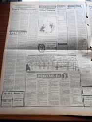 Ulus Gazetesi - 3 Nisan 1957 - Hüseyin Cahit Yalçın - Makarios Kıbrıs'a Dair Görüşmelerde Türkiye'yi İstemiyor - Doktor Fazıl Küçük'le Faiz Kaymak Şehrimizde - Kıbrıs İkiye Bölünmelidir - Dört Kör Işığa Kavuşturuldu - İran Başbakanı Hüseyin Ala İstifa Etti - Cezayirliler Üzerine Ne Düşünüyoruz - Dünya Sağlık Teşkilatının Yardımı - İngiltere'de Grevler Sona Ermek Üzere - Devlet Kuşu Yazan Orhan Kemal Yazı - Namık Zeki Aral - Yurdakul Mehteroğlu - Bülent Ecevit Köşe Yazısı - Yakup Kadri Karaosmanoğlu Köşe Yazısı - Üç Cezayirli Milliyetçi Dün Sabah İdam Edildi - Van'ın Kurtuluşu Yıldönümü - Silviya Kobayın Hikayesi Çizgi - Baykara Hz. Süleymanın Tası - Hayatı Macera Olan Adam Arsen Lüpen Yazan Alain Sergent Yazı Dizisi - Teknik Elemanlar Federasyon Kuruyor - Fenerbahçe Vefa İle Oynarken Galatasaray'ın Rakibi Belli Değil - Bu Hafta Beşiktaş Ankara'ya Geliyor - Tamek Konserveleri - Dekan Kupası İlk Gün Maçları - Ankara Üniversitesi Futbol Takımı - Federasyon Kupası Maçları -İngiltere Kupası