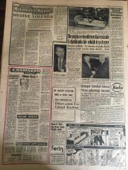 YENİ SABAH GAZETESİ  19 NİSAN 1958 YIL :20 SAYI :6871---EOKA 'cıların  yaktığı bir evde  beş Türk diri diri yandı --Batı Trakya da sekiz Türk  vuruldu ----Yeni Dolmuş Taksi Ücretleri Belli Oldu ---Başvekil bu sabah  Tokyo 'ya hareket  etti --232 gayrımenkulün  daha  istimlakine  karar verildi --Bize  mahsus  manzaralar :Siyavuşgil ---İkramiye alan  memurlar çarşıdaki faaliyet arttırdı ---Şehrimizde iki  lüks  sinema kazandı --Beyoğlu  evlendirme  dairesinde 5 dakika da  nikah  kıyılıyor ----Enterpol  İstanbul Bürosu  Fiilen Çalışmağa Başladı ---Sinema :Bu haftadaki Filmler  :Can Yoldaşı , Üçüncü Anahtar ,Kolejli  Kızlar ,---Aşk Olimpia ,Moda 'yı  açık farkla  yendi :86-45---D.Şafaka ,Galatasaray 'ı  tekrar mağlup  etti :3-2--Adalet -B.Spor Fenerbahçe -Blau Weis ---Kaya ve Gönen 'i  bu  sabah Remondini çalıştıracak ---