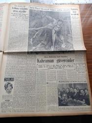 Ulus Gazetesi - 16 Nisan 1950 - Peyami Safa Köşe Yazısı - Hüseyin Cahit Yalçın - CHP Divanı Toplanıyor - Celal Bayar Karikatürü - İrtica Hareketleri Gençlik Arasında İnfial Doğurdu - Milli Türk Talebe Birliğinin Beyannamesi - Dünya Futbol Şampiyonasından Çekildik - Galatasaray Fenerbahçe Berabere Kaldı - Mersin'de uçan Daire Görüldü - Fuat Arna Gece Tevkif Edildi - Falih Rıfkı Atay - Uçan Gölgeler Yazan Server Bedi Yazı Dizisi - Devlet Resim Ve Heykel Sergisi - Ulus Kupası Basketbol Maçları - İstanbul'da Kömür Tesisleri Açıldı - Susan Hayvard'ın Çevirdiği Yeni Film - Yeni Yerli Film Karadeniz Postası - Frank Sinatra - Jean Simmons Beyaz Perdede İlk Defa Dünya Evine Giriyor - Eğlenceli Sayfa - Saint Pierre Kilisesinde Kopan Müthiş Vaveyla - Zehra Bilir Bomonti Aile Saz Salonunda - Yuvam Filmi - Hemşire Nimet Yazan Azmiye Hami Güven - Yalova Kaplıcaları - Gar Gazinosu - Halk Sabunları - Beşiktaş Vefa'yı 2 1 Mağlup Etti- Gençlerbirliği Demirspor Ankara'da Bugün Karşılaşıyor