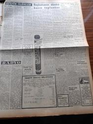 Ulus Gazetesi - 16 Mart 1957 - Mısır Gazze'de İdareyi Ele Aldı - Hüseyin Cahit Yalçın - Sabiha Gökçen Gözlerini Göz Bankasına Yatırdı - Başbakan Adnan Menderes'in Dünkü Toplantısı - Ekmekler Çok Bozuk Çıkıyor - Batı Almanya Şansölye Yardımcısı Fritz Blüchel Dün Geldi - Tembelliğin Ruhi Sebepleri - Devlet Kuşu Yazan Orhan Kemal Yazı Dizisi - İzmir Nutku Ve Siyasi Emniyet Mefhumu - Cinemascope Ve Milyoner Avcıları - Yeni Dünya Çizen Ferruh Doğan - Cinsel Ruhsal Sosyal Hayatımız - Aşk Ve Filozoflar -  Macaristan'da Beklenen Ayaklanma Olmadı - Dil ve Tarih Coğrafya Fakültesinde Şiir Günü - Ankara Makarnası - Silviya Kobayın Hikayesi Çizgi Roman - Baykara Hz. Süleymanın Taşı Yazı Dizisi - Bilgi Testleri - Ölen Adam Çeviren Bilge Karasu - Beş Şampiyondan Sonuncusu Boksör Tevfik Kocabaş - Galatasaray Bugün Hacettepe İle Oynuyor - Beşiktaş Muhalifleri Haysiyet Divanında - Okyanus Kupası Boks Maçları - Hint Güneşi Filmi Başrolde Ava Gardner Ve Stewart Granger - Tamek Marmeletları - Demirbank