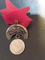 Meşrutiyet Madalyası,  OSMANLI DÖNEMİ,  İYİ KONDÜSYONDA KOLEKSİYONLUK GAYRI RESMİ MEŞRUTİYET MADALYASI.  HATIRA AMAÇLI ÜRETİLMİŞ GAYRİRESMİ MADALYA..