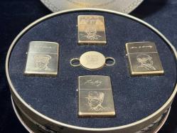 Orijinal Zippo Çakmak -   D-Day Koleksiyonu 50. Yıl Altın Anma Seti: 4 Çakmak ve Anahtarlık**