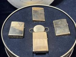 Orijinal Zippo Çakmak -   D-Day Koleksiyonu 50. Yıl Altın Anma Seti: 4 Çakmak ve Anahtarlık**