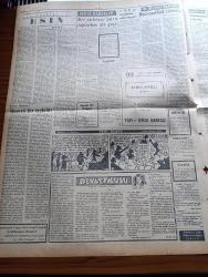 Ulus Gazetesi - 14 Mart 1957 - Hüseyin Cahit Yalçın - Devletkuşu Yazan Orhan Kemal Yazı Dizisi - İsmet İnönü İstanbul'da - Gazze'nin İdaresi Mısır'a Devroluyor - Türkiye Köylü Partisi Bir Tebliğ Yayınladı - Gazze İsrail Telefon Hattı Halk Tarafından İmha Edildi - Eisenhower'in Ortadoğu Meselelerine Dair Demeci - Tıp Bayramı Bugün Törenle Kutlanacak - Ordu Takımımız İtalya'ya Bir Golle Kaybetti - Kıbrıs'ta Azılı Bir EOKA'cı Yakalandı - Suriye'de Petrol Pompaları Tekrar Tamir Edilmeyecek Devlet Demir Yolları Lokavtı - Rock And Roll Liberace Yazan İlhan K. Mimaroğlu - Güney Doğu Asya'da Komünizmle Savaş - Beş Hasta Var Büyük Türk Filmi Başrolde Muzaffer Tema Nedret Güvenç - Arap Milliyetçiliği Ve Türkiye Yazan Bülent Ecevit - Yakup Kadri Karaosmanoğlu - Cep Tiyatrosu Yazan Orhan Kemal - Bugün Lider Ankaragücü Lig Altıncısı Yolspor İle Oynuyor - Okyayüz Kupası Boks Maçları - Silviya Kobay'ın Hikayesi Çizgi Roman - Baykara Hz. Süleymanın Taşı Çizgi Roman - Ankara Makarnası - Haftanın İzleri