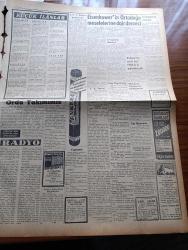 Ulus Gazetesi - 14 Mart 1957 - Hüseyin Cahit Yalçın - Devletkuşu Yazan Orhan Kemal Yazı Dizisi - İsmet İnönü İstanbul'da - Gazze'nin İdaresi Mısır'a Devroluyor - Türkiye Köylü Partisi Bir Tebliğ Yayınladı - Gazze İsrail Telefon Hattı Halk Tarafından İmha Edildi - Eisenhower'in Ortadoğu Meselelerine Dair Demeci - Tıp Bayramı Bugün Törenle Kutlanacak - Ordu Takımımız İtalya'ya Bir Golle Kaybetti - Kıbrıs'ta Azılı Bir EOKA'cı Yakalandı - Suriye'de Petrol Pompaları Tekrar Tamir Edilmeyecek Devlet Demir Yolları Lokavtı - Rock And Roll Liberace Yazan İlhan K. Mimaroğlu - Güney Doğu Asya'da Komünizmle Savaş - Beş Hasta Var Büyük Türk Filmi Başrolde Muzaffer Tema Nedret Güvenç - Arap Milliyetçiliği Ve Türkiye Yazan Bülent Ecevit - Yakup Kadri Karaosmanoğlu - Cep Tiyatrosu Yazan Orhan Kemal - Bugün Lider Ankaragücü Lig Altıncısı Yolspor İle Oynuyor - Okyayüz Kupası Boks Maçları - Silviya Kobay'ın Hikayesi Çizgi Roman - Baykara Hz. Süleymanın Taşı Çizgi Roman - Ankara Makarnası - Haftanın İzleri