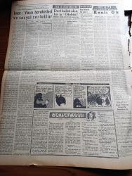 Ulus Gazetesi - 9 Mart 1957 - Devletkuşu Yazan Orhan Kemal Yazı Dizisi - Hüseyin Cahit Yalçın - NATO Başkomutanı General Norstad'ın Basına Demeci- İsmet İnönü Bugün İzmir'e Gidiyor - Profesör Turhan Feyzioğlu Basın Hürriyeti Teminatından Biri Mahkeme İstiklalidir - İsrail Gazze'yi Dün Teslim Etti - Hariciye Nazırı Averoff Yunanistan Kıbrıs İçin Üçlü Konferansa Asla Katılmayacaktır Dedi - Doktor Rebi Barkın - Dert Halini Alan Bir İş Otobüs - Film Tenkitleri Haberler Yazan Adnan Ufuk - Cinsel Ruhsal Sosyal Hayatımız - Yakup Kadri Karaosmanoğlu - Dümbüllü İsmail Ankara Radyosunda - Silviya Kobay'ın Hikayesi Çizgi Roman - Baykara Hz. Süleymanın Taşı Çizgi Roman - Troilos İle Kressida Yazan Hasan Can - Beş Şampiyondan Üçüncüsü Boksör Kemal Yalçınkaya - Çetin Ceviz Beykoz Bugün Beşiktaş'a Karşı - 19 Mayıs Stadyumunun İlave İnşaatı - Vita Mutbak Margarini - Ankara Makarnası - Yurdumuzun Medarı İftiharı Şahin Tekler - Ankaragücü Yolspor Maçı - Ordu Takımı Fenerbahçe'yi Zor Yendi