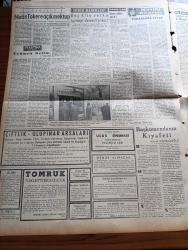 Ulus Gazetesi - 19 Şubat 1957 - Hüseyin Cahit Yalçın - Kıbrıs Meselesinin Birleşmiş Milletler Siyasi Komisyonunda Görüşülmesine Dün Başlandı - Yunan Tezini Çürüten Selim Sarper Yunanistan Bu Adayı Kana Bulamakta Dedi - Orhan Kemal'in Devletkuşu Romanı Yakında Ulus Gazetesinde - CHP Kırşehir Milletvekili Osman Alişiroğlu'nun Duruşması İçin Gizlilik Kararı Verildi - Kıbrıs Adasında Grevler - 1947'de Cezaevlerine Serbest Girilebilirdi - Metin Toker'e Açık Mektup Yazan Yakup Kadri Karaosmanoğlu - Tiyatro Köşesi Üçüncü Selim Yazan A. Cemal Arı - İngiliz Askerlerinin Almanya'dan Çekilmesi Heyecan Uyandırdı - Amerika'da Hayvanlar Sendikası Kuruldu - Demokrat Parti Eşya Piyangosu Biletleri Cebren Mi Satıldı - Silviya Kobay'ın Hikayesi Çizgi Roman - Baykara Hz. Süleymanın Taşı Çizgi Roman - Ölen Kim Öldüren Kim Bulgar Casusu Selmanof'un Maceraları Yazı Dizisi - FIFA Genel Sekreteri Kurt Gass Avrupa Türkiye'nin Avrupa Grubuna Alınmasını Arzu Ettiğini Bildirdi - Ankara Boks Takımı Kırıkkale'de