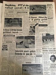 YENİ SABAH GAZETESİ  10 NİSAN  1961 YIL :23 7929---Partiler  yeni yurt gezileri hazırlıyor --Alican ,AP kurulmasa daha  iyi olurdu ,dedi ---Etibank , bazı  sahalara yeni yatırımlar  yapıyor --Ankara da ki Kıbrıslılar  Makarios  'u Protesto Etti ---Sadıkzade şilepinde  kaçak  altın  bulundu --Eichmann  davası  yarın başlayacak --Konya yolundaki trafik kazasında beş kişi öldü ---Kuyruklar kendiliğinden düşer :Siyavuşgil ---B.M  Macaristan  ,Tibet Konularını Görüşecek --Şehir Tiyatrosu :Davet ----Beşiktaş ,PTT 'yi de rahat yendi :4-2--Galatasaray Atina da 1-0 galip geldi ---A.Gücü,G.Birliği önünde galibiyeti kaçırdı  :1-1---Şekerhilal  penaltı  golüyle Beykoz dan  bir puan  aldı  :1-1---Balkan  krosta  milli takımımız  üçüncü oldu ---Göztepe :2 İz.Spor :1----