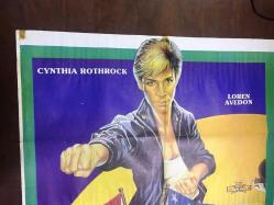 GERİ ÇEKİLMEK YOK TESLİM OLMAK YOK 2, ORİJİNAL SİNEMA ÇİZİM AFİŞİ - No Retreat, No Surrender 2: Raging Thunder, 1987, FİLM AFİŞİ / POSTERİ - BÜYÜK BOY - ORİJİNAL - 94 X 64 cm EBADINDA - Original Turkish Big Size Movie Poster - Corey Yuen, Maria Elena Cellino, Roy Horan, Keith W. Strandberg, Loren Avedon, Max Thayer, Cynthia Rothrock, Patra Wanthivanond, Matthias Hues, Nirut Sirichanya, Jeong-lee Hwang, Perm Hongsakul