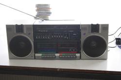 Antika - VİNTAGE  RADYO KASET ÇALAR MUZİK SETİ  INTERNATİONAL DETACHABLE SPEAKER SYSTEM mc-700 (ANTIK ODA CAM ÖNÜ - kitantik - kitaLog