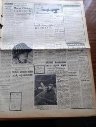 Ulus Gazetesi - 5 Şubat 1957 - Adana'nın En Büyük Un Fabrikası Yandı - İzmir Gemisinin Batmasında Tedbirsizlik İddiası Var - Amerikan Kız Koleji - Metropolitan Operasının Meşhur Sopranosu Maria Callas - Mareşal Petch Ankara'da - Cezayir Meselesi Birleşmiş Milletlerde Amerika Fransa'yı Destekleyecekmiş- Batı Almanya Devlet Başkanı Theodor Heuss Amerika'ya Gidecek - Ege Bölgesinde Tütün Piyasası Dün Açıldı - Saman Yüklü Kağnı Yazan Fikret Otyam Yazı Dizisi - Birleşmiş Milletlerin Geri Çekilme Kararını İsrail Altıncı Defa Reddetti - Ünlü Rejisör Mox Ophuls Ağır Hasta - Ürdün Komünizme Karşı Cephe Alıyor - Büyük Sanatçı Cecil De Mille'in Bağışı - Silviya Yüzme Havuzunda Çizgi Roman - Baykara Hz. Süleymanın Taşı - Bugünkü Dünyada Sağ Ve Sol Nedir - Ölen Kim Öldüren Kim Bulgar Casusu Selmanof'un Maceraları Yazı Dizisi - Ortadoğu'da Mültecilerin Durumu - Serbest Güreş Dünya Şampiyonası 1 2 3 Haziran'da Yapılıyor - Kırıkkale Kupasını Eskişehir Aldı - Galatasaray Kaptanı Turgay Şeren