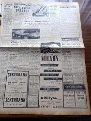 Ulus Gazetesi - 26 Ocak 1957 - Ortadoğu Planı Büyük Bir Çoğunlukla Kabul Edildi - Saman Yüklü Kağnı Yazan Fikret Otyam Yazı Dizisi- Öğretmenlerin İntibak Kanunu Meclis'te Çıktı - Kazım Karabekir'in Ölüm Yıldönümü - Bükreş Karması Ankara'dan Geçti - Hindistan Cumhuriyeti'nin 10. Yıldönümü - Altın Siyasetimiz Yazan Namık Zeki Aral - Sinema Film Tenkitleri Haberler Yazan Adnan Ufuk - Pamukbank - Ahmet Şükrü Esmer - İngiltere'nin En Ünlü Otomobil Firması Piyasaya XK SS Jaguar Modelini Çıkarmıştır - Bir Koca Kedi İçin Karısından Ayrılıyor - Sibirya Mahkumları Çeviren Mehmet Eser- Silviya Yüzme Havuzunda Çizgi Roman - Baykara Hz. Süleymanın Taşı Çizgi Roman - Ölen Kim Öldüren Kim Bulgar Casusu Selmanof'un Maceraları Yazı Dizisi - İngiliz Milli Takımının Eski Santraforu Tommy Lawton Bir Teklifi Reddetti - Esentepe Şarabı - Galatasaray'ın Bugünkü Çetin Maçı - Cumhuriyet Halk Partisi Ankara İl Balosu Ankara Palas Salonlarında
