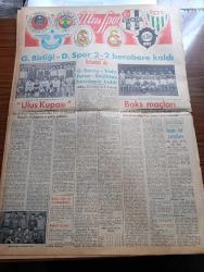 Ulus Gazetesi - 17 Nisan 1950 - Hüseyin Cahit Yalçın - İsmet İnönü'nün Kabulleri - Ankara'da Dün Üç Cumhuriyet Halk Partisi Ocağı Daha İşe Başladı - Çukurova'da 1500 Traktör Çalışıyor - Milli Eğitim Kupası - Türk İngiliz Müzik Festivali - Maliye Bakanı İsmail Rüştü Aksal Evlendi - Kayseri'de İşçi Evlerinin Temeli Atıldı - Zonguldak'ta Demokrat Parti'nin Siyaset Oyunları - Uçan Gölgeler Yazan Server Bedi Yazı Dizisi - Fen Adamı Burhan Arif Ongun'un Kıymetli Bir İcadı - Uluğ İğdemir - İrtica Aklını Başına Alsın - Turizm Davası Ön Plana Alındı - Darüşşafaka'nın 77. Yılı - Tiyatro Atina'da 2 Hafta Yazan Lütfi Ay - Haftanın Filmleri - Yankee Paşa Yazan Edison Marshall Yazı Dizisi - Lüküs Hayat Sus Sinemasında - Müzeyyen Senar Işıl - Yaban Gülü Filmi Ulus Sinemasında - Galatasaray Vefa Fenerbahçe Beşiktaş Berabere Kaldı - İzmir At Yarışları - Maçlar Radyo İle Yayınlanmayacak - Bisiklet Yarışları
