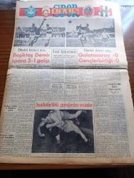 Ulus Gazetesi - 27 Mart 1950 - Profesör Sadi Irmak Köşe Yazısı - Peyami Safa Köşe Yazısı - Amerikan Kara Ordusu Genelkurmay Başkanı Dün İsmet İnönü Tarafından Kabul Edildi - Amerikan Başkanı Truman'ın Kongreden İstediği - Galatasaray Gençlerbirliği Maçından Sonra Çıkan Hadise - Yugoslavya Seçimleri Dün Yapıldı - Sağır Dilsiz Ve Körler Derneği Dünkü Toplantısı - Devlet Bakanı Ve Dışişleri Bakanvekili Cemil Sait Barlas Gaziantep'te - Yüksek Tansiyon Korkusu Yazan Profesör Doktor Rasim Adasal - Celal Bayar'ın Konya Nutku - Türk Felsefe Derneği Kuruldu - Suudi Arabistan Kralı Abdullah İsrail İle Gizli Görüşme Yapıyormuş - Kızılyıldız Gazetesi'nin Bir İddiası - Yankee Paşa Yazan Edison Marshall Yazı Dizisi - Muharrem Candaş Rakibi Yugoslav İle Güreşiyor Fotoğraflı - Hemşire Nimet Yazan Azmiye Hami Güven Yazı Dizisi - Değerli Ses Sanatkarı Safiye Ayla - Sabite Tur Gülerman - Kıymetli Ses Sanatkarı Mualla Gökçay Bomonti Aile Saz Salonunda - Beşiktaş Demirspor'a 3 1 Galip -